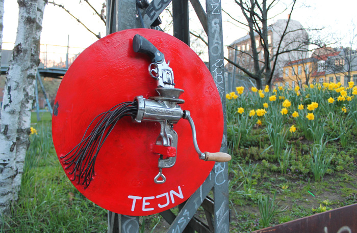 TEJN: Lock On Street art